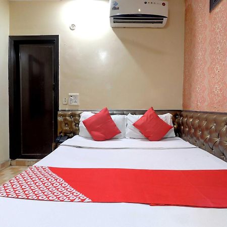 Oyo Flagship 81569 The Red Rose Inn Nuova Delhi Esterno foto
