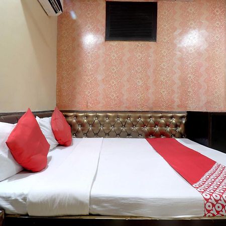 Oyo Flagship 81569 The Red Rose Inn Nuova Delhi Esterno foto
