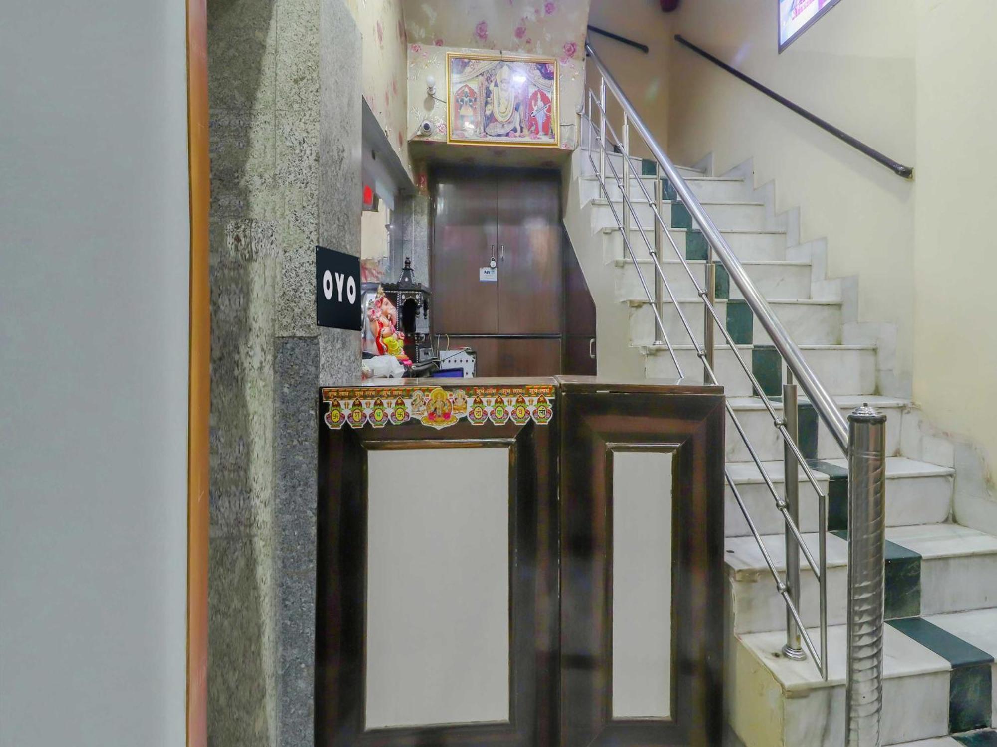 Oyo Flagship 81569 The Red Rose Inn Nuova Delhi Esterno foto
